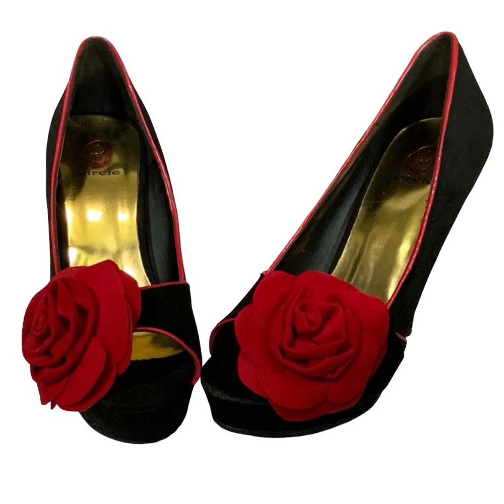 Red Circle NWT Velvet Flower Heels